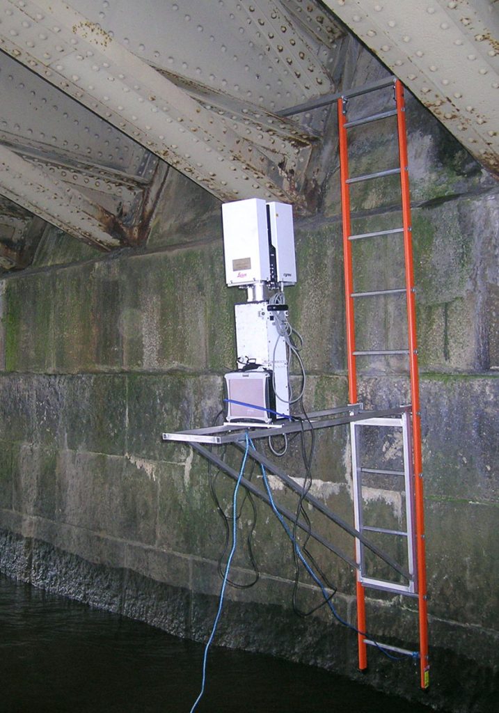 Scanner under Blackfriars Bridge